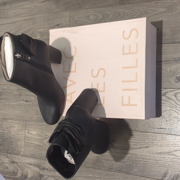 Avec Les Filles 4" Heel Boots - Picture 7 of 12